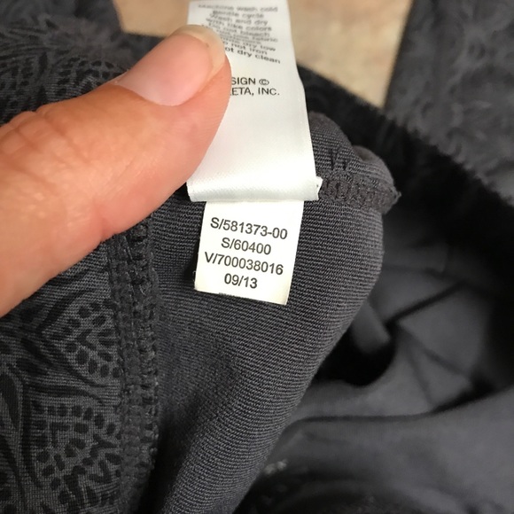 Athleta | Grey Asphalt Starfruit Bare To Run Capri - Picture 9 of 11